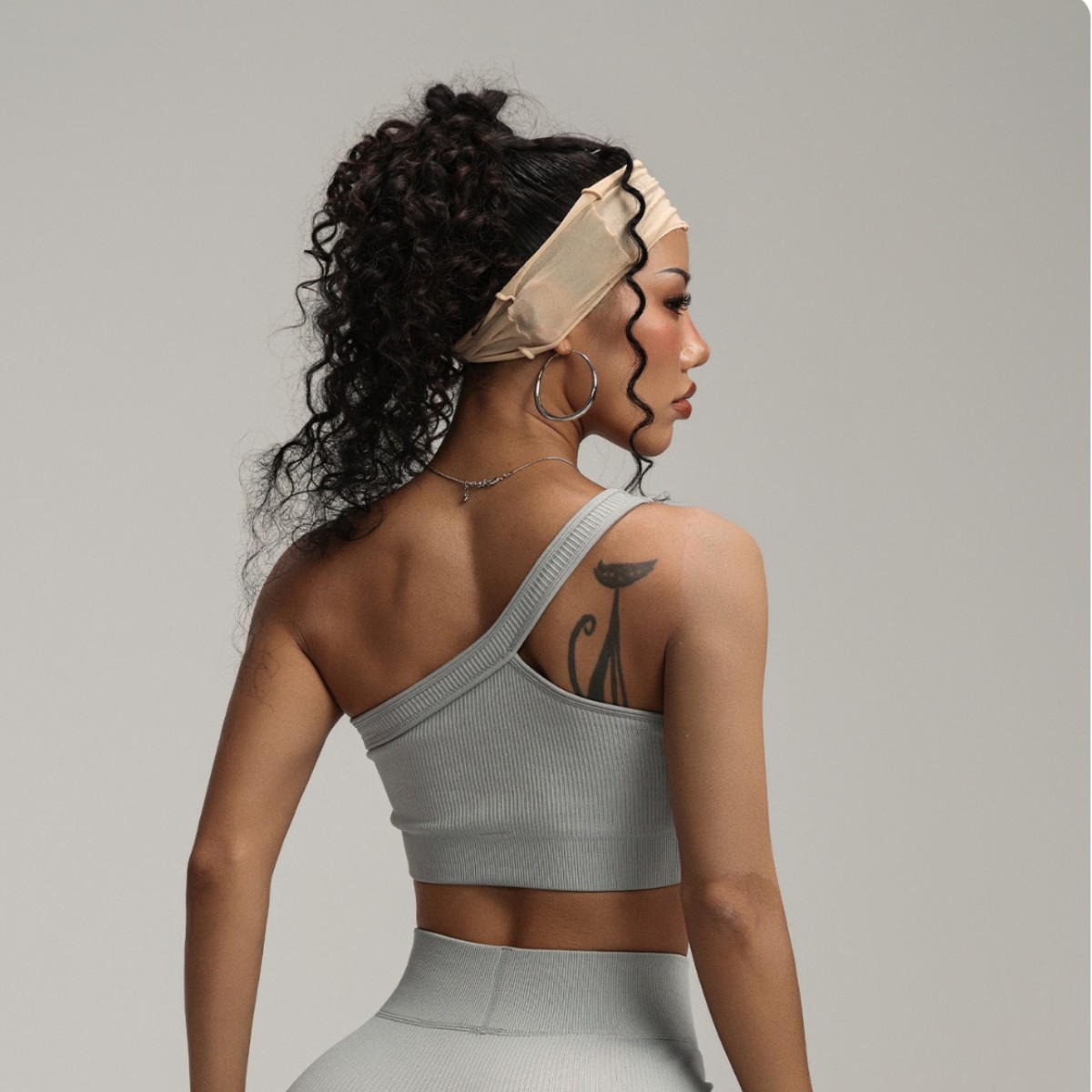 女性用ワンショルダーリブ編みスポーツブラ、セクシーなアシンメ - Seamless Ribbed Workout Tank Top のレビューと価格